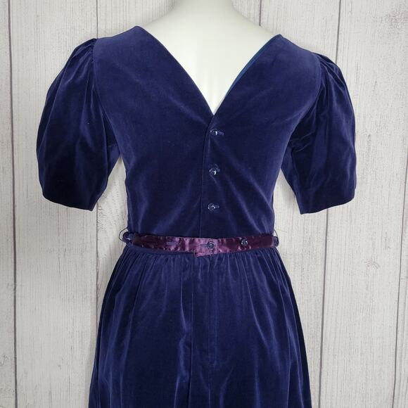Vintage 80s Blue Velveteen Puff Sleeve Midi Dress with Braided Belt, size 9/10 - Picture 9 of 10